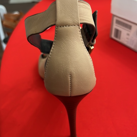 Charles David nude sandals with wood heel size 8 - Picture 7 of 8